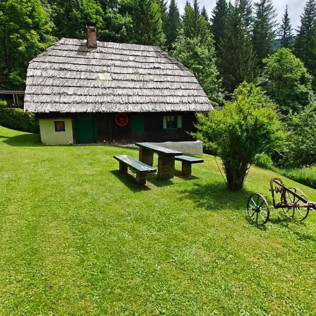 Cosy & Peaceful Off The Grid Chalet